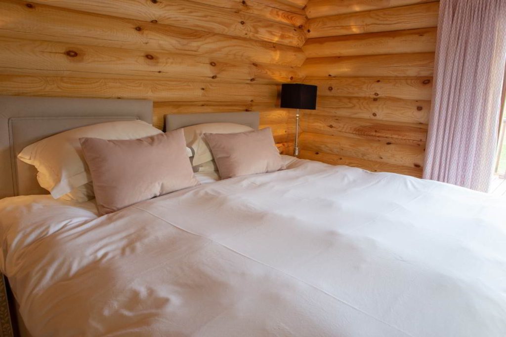 lodge pheasants roost foxton locks lodges 8535