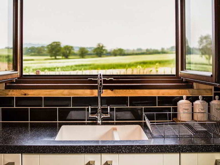 lodge squirrels drey foxton locks lodges squirrel slider 2588 800x600