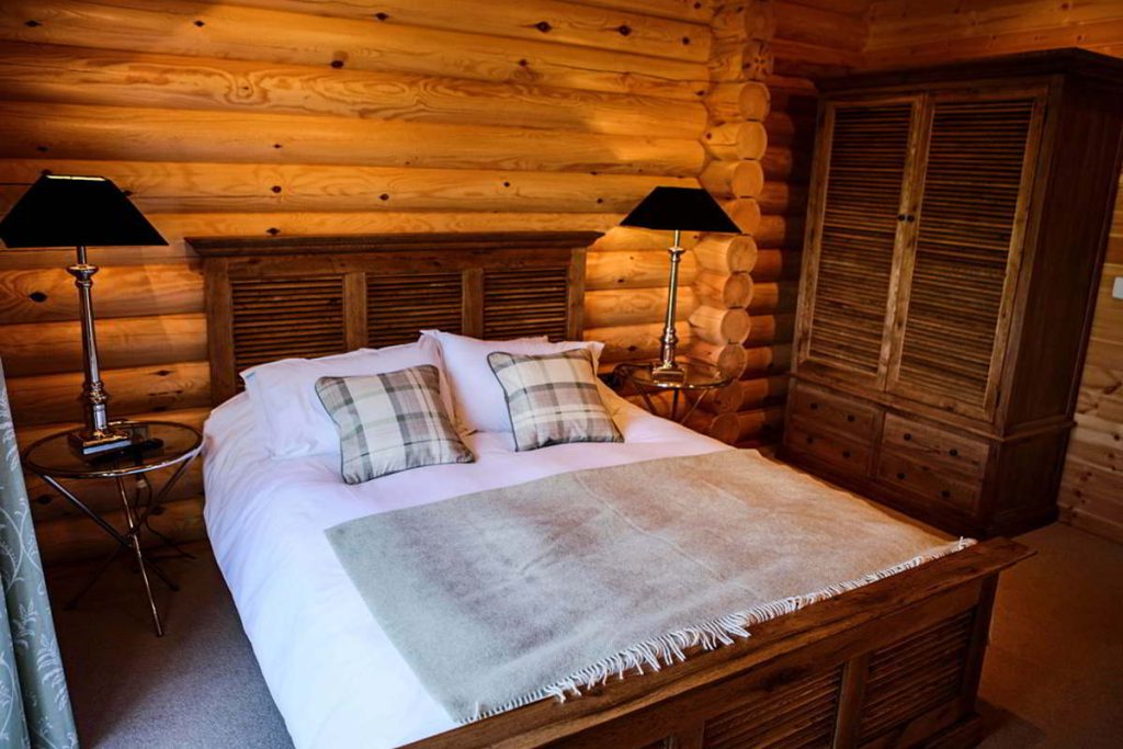 otters holt foxton locks lodges rlp 3954