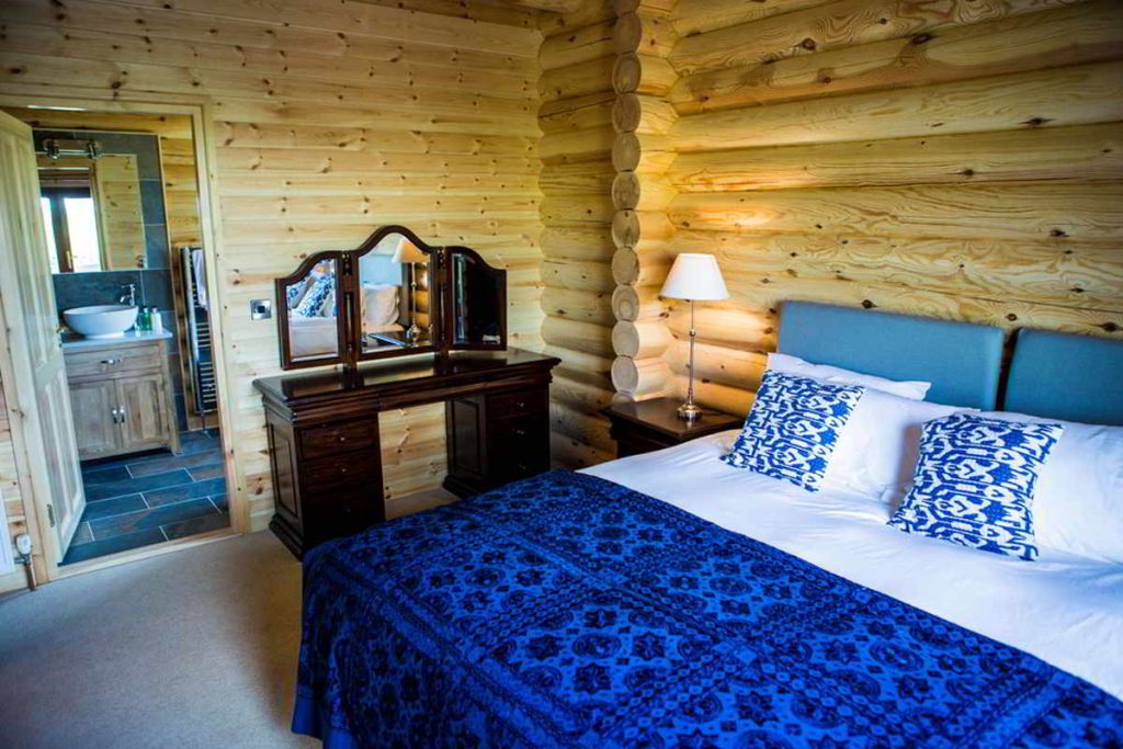 otters holt foxton locks lodges rlp 4147