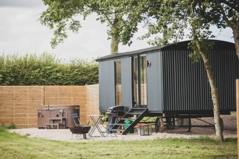 snowdrop shepherds hut foxton locks lodges img 3631 1 900x600