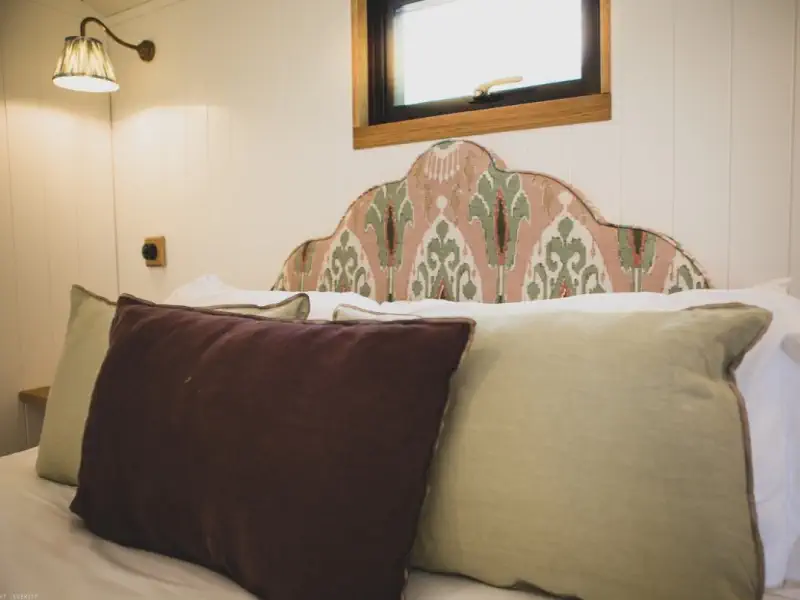 snowdrop shepherds hut foxton locks lodges img 9399 800x600